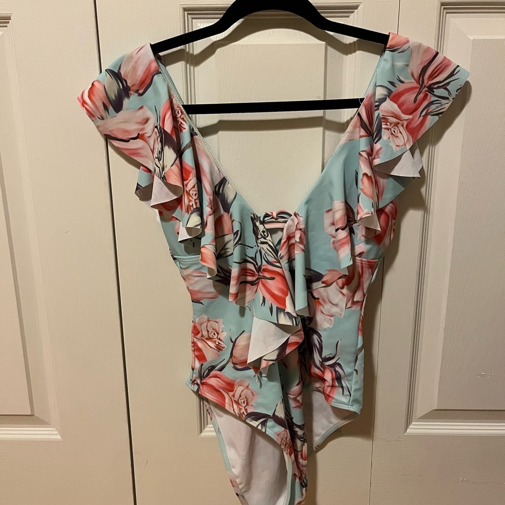 Floral Women‘s Swimsuit, size M